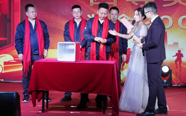 黄石大发国际2024年终晚会：凝心聚力，，，，，共创辉煌！